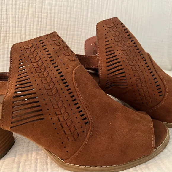 Universal Thread Brown Cognac Suede Open Toe Cutout High Heel Mule Ankle Boot 8 - Picture 8 of 11
